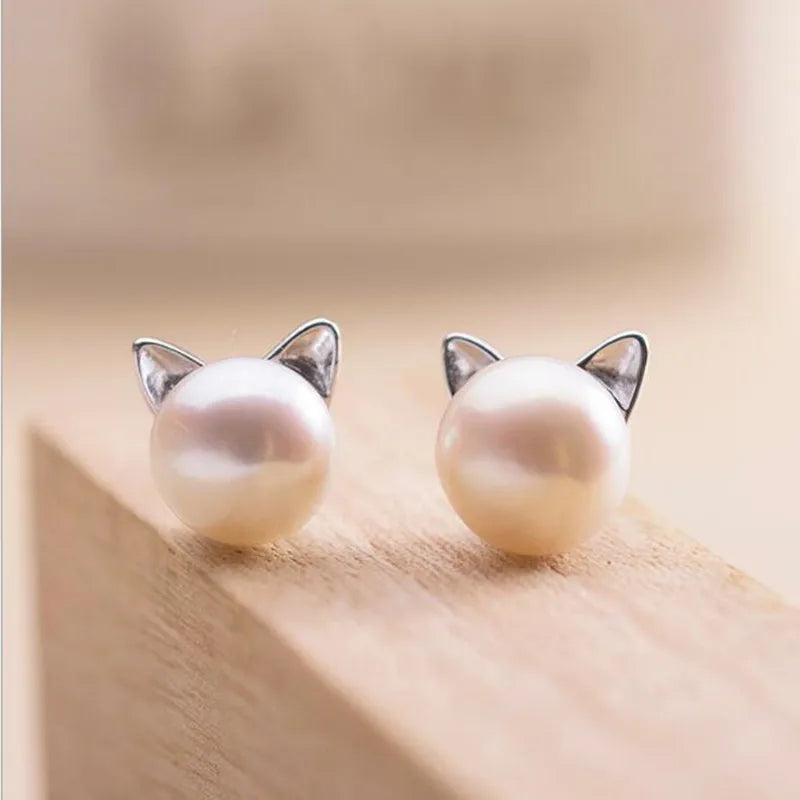 Sterling Silver Cat Pearl Stud Earrings™