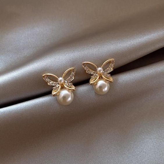 Vintage Butterfly Pearl Earrings™