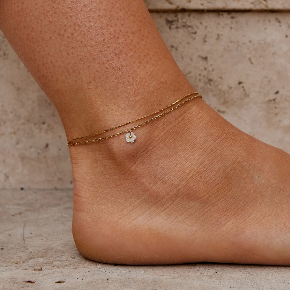 White Petal Shell Layered Anklet
